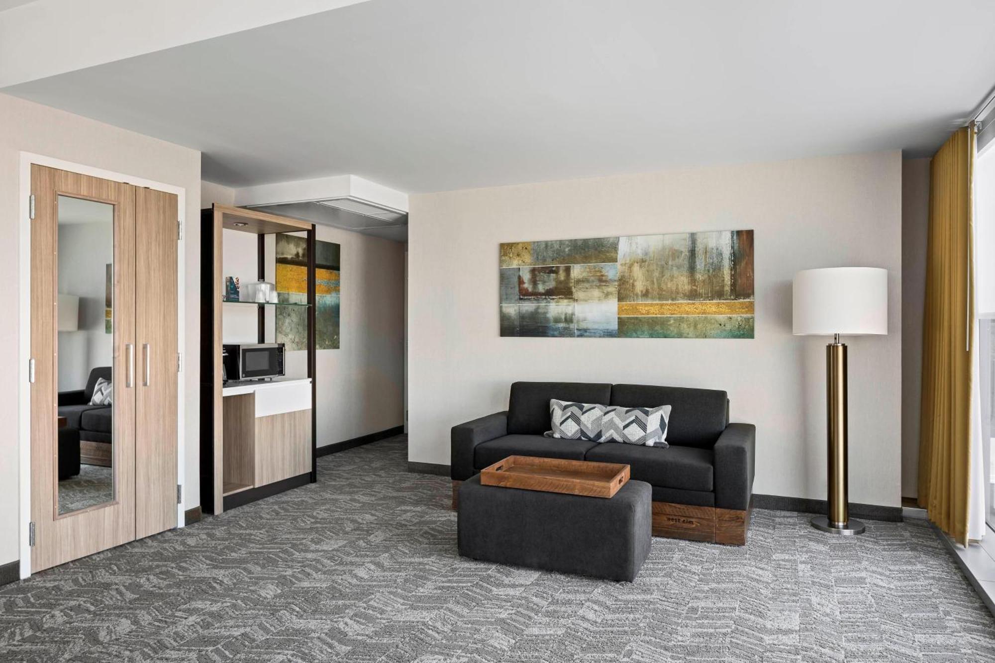 Springhill Suites By Marriott Greenville Downtown Exteriör bild